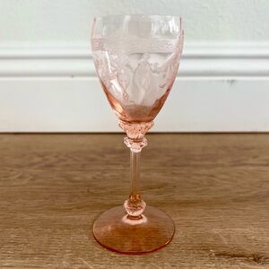 Beautiful Vtg HEISEY Empress Flamingo Pink Blown Glass Water Goblet 5.5” Tall‎